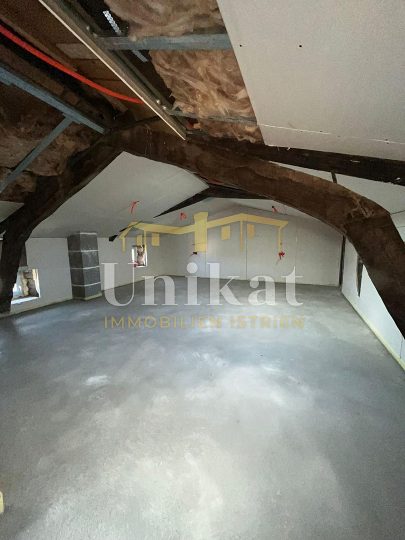 Kamena hiša blizu Višnjana za dokončanje